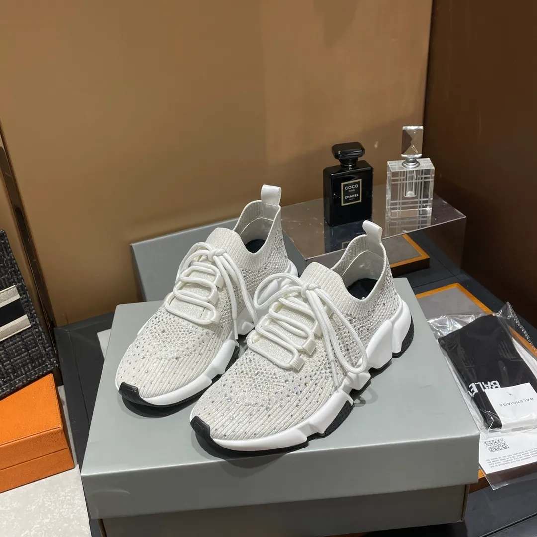 👟👟Ex-factory price 400👟👟 Balenciaga Balenciaga 🌝🌝glitter single shoes world premiere 🌈INS Weibo magazine sold out 💥💥counter limited edition ⚠️ Czech crystal hot diamond ⚠️specially customized fabric with summer cooling and heating effect ⚠️TPU ten PU vacuum combination bottom (not a plastic bottom formed by market currency) ,) The inner craftsmanship and material are the same as the original! ! Size 35 to 45M standard size (34, 46 can be customized) original high-end top complete package (with original Balenciaga socks included)